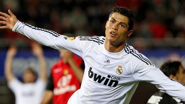 Ronaldo exults after scoring his 1st Liga hat-trick against Mallorca in 2009-10