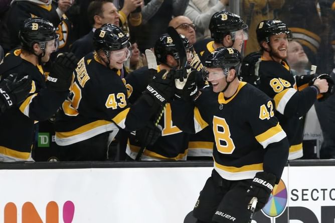 Backes, Pastrnak lead Bruins past Canadiens 3-1