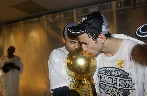 Ginobili kisses trophy as the Spurs win the 2003 Finals against then-New Jersey Nets