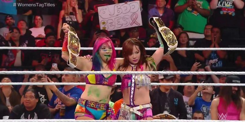 With the help of the green mist, the Women&#039;s Tag Team Champions scored a huge victory