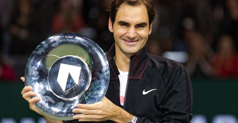 Roger Federer lifts the 2018 Rotterdam title