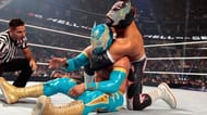 Sin Cara Negro and Sin Cara Azul battling it out