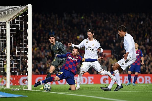 Lionel Messi misses a trick as Real Madrid&#039;s defenders happily look on