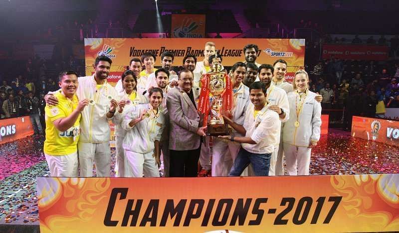 PV Sindhu holding the PBL trophy in 2017
