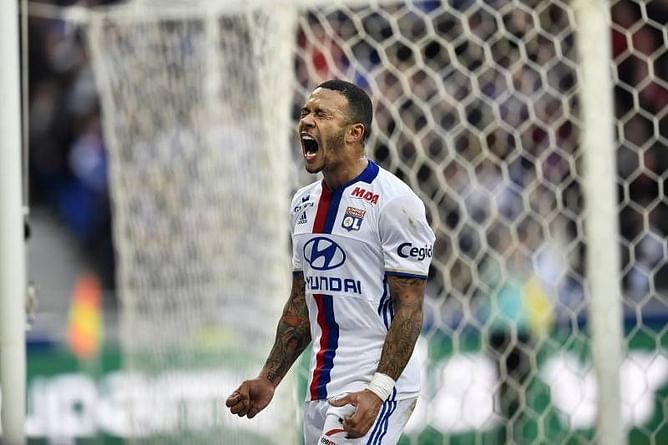 Memphis Depay may miss the rest of the season after suspected ACL injury