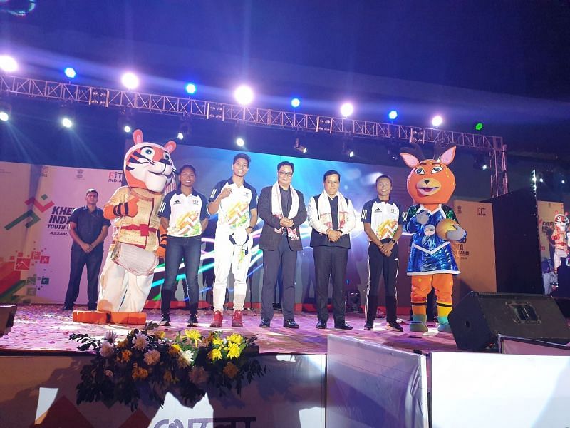 (L-R) Swapna Burman, Lovlina Borgohain, Union Sports Minister Shri Kiren Rijiju, Honourable Chief Minister of Assam, Shri. Sarbananda Sonowal &amp; Hima Das unveil the Official Jersey of Khelo India Games 2020