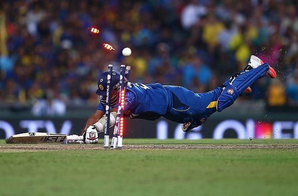 Mahela Jayawardene falls short of the crease