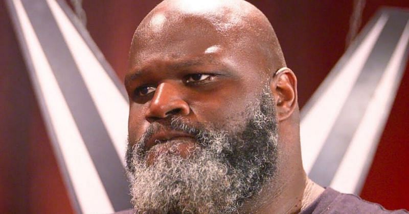 Mark Henry almost hit a WWE Legend in the face after he kissed him on ...