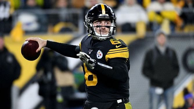QB Hodges retains Steelers starting berth