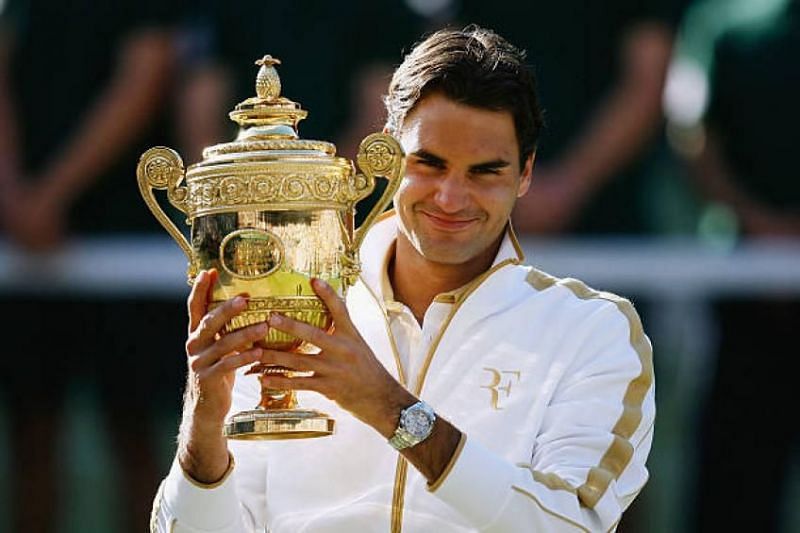 Federer lifts his 15th Grand Slam title at 2009 Wimbledon