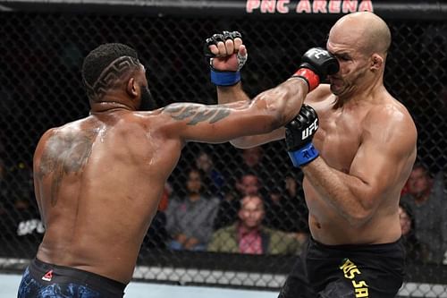 Curtis Blaydes defeats Junior dos Santos