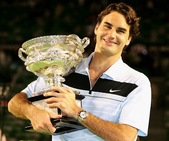 Federer lifts his third Australian Open title in 2007