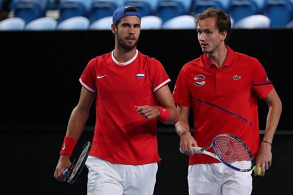 Both Karen Khachanov (L) and Daniil Medvedev are undefeated in the tournament so far.