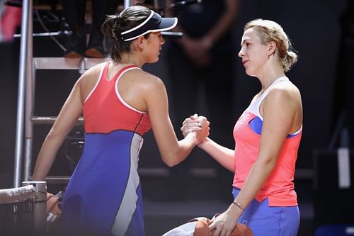 Garbine Muguruza (L) and Anastasia Pavlyuchenkova