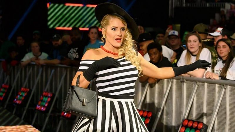 Lacey Evans will face Sasha Banks on tonight&#039;s episode of SmackDown