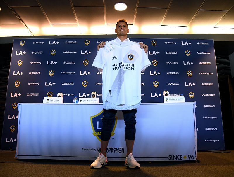 Los Angeles Galaxy introduce Javier Chicharito Hernandez