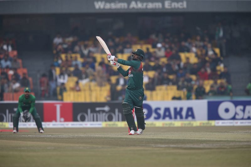 Tamim Iqbal kept the Bangladesh innings together with a fighting 65 off 53 balls