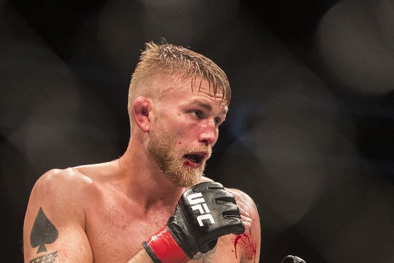 Alexander Gustafsson was coming off a bad knockout loss going into his Light-Heavyweight title fight with Daniel Cormier in 2015