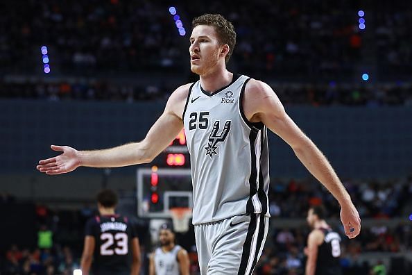 The Atlanta Hawks have shown some interest in signing Jakob Poeltl