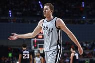 The Atlanta Hawks have shown some interest in signing Jakob Poeltl