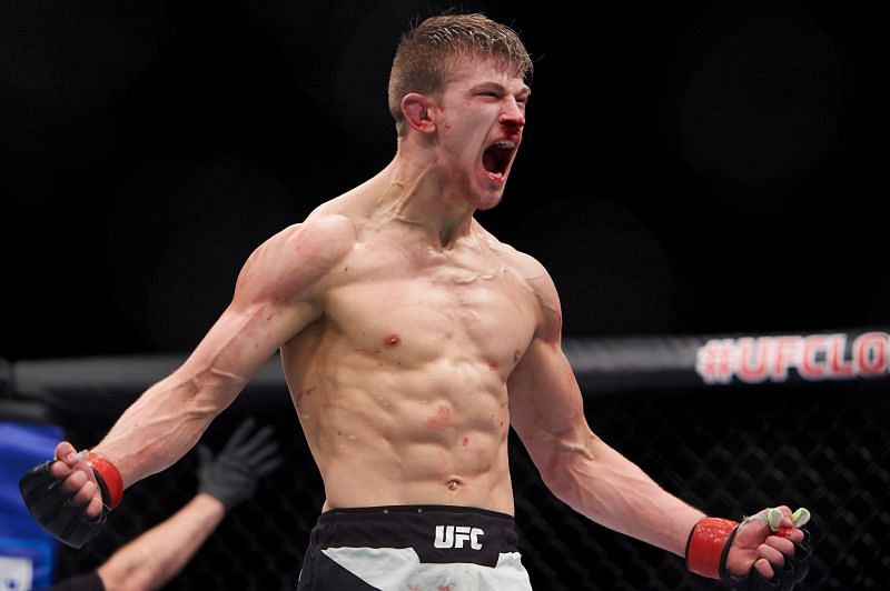 The weekend&#039;s best prelim fight sees prospect Arnold Allen take on veteran Nik Lentz