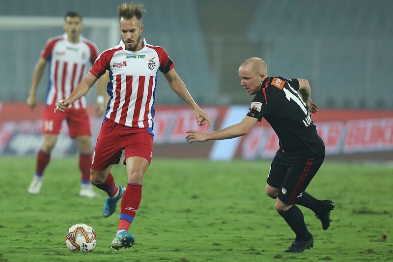 ATK&rsquo;s Victor Mongil tries to keep the ball away from new NEUFC recruit Simon Lundevall