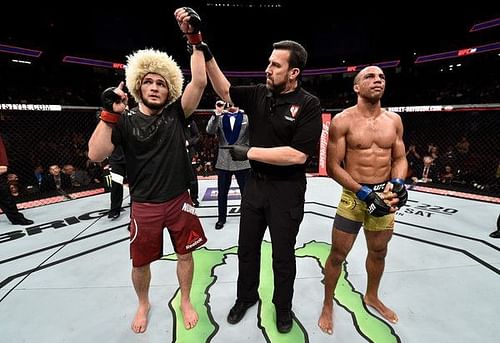 Khabib Nurmagomedov scored a decision victory over Edson Barboza in 2017