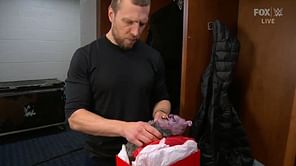 7 things WWE subtly told us on SmackDown: Tag team reunites after 11 years, 5-time World Champion to have major character change soon? (10th January 2020)
