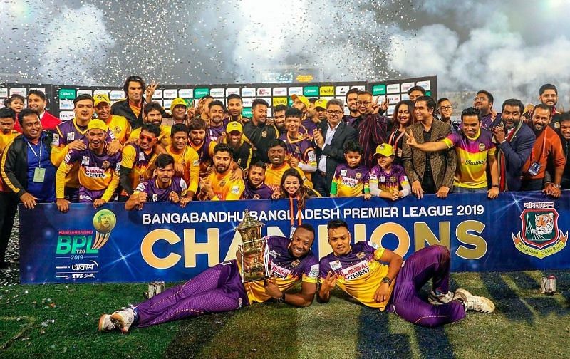 बीपीएल का खिताब जीतने के बाद राजशाही रॉयल्स की टीम