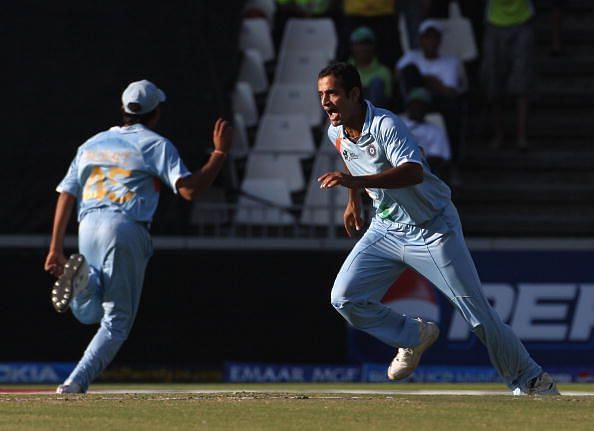 Pathan (R) was named the Man of the Match in the 2007 ICC World T20 final