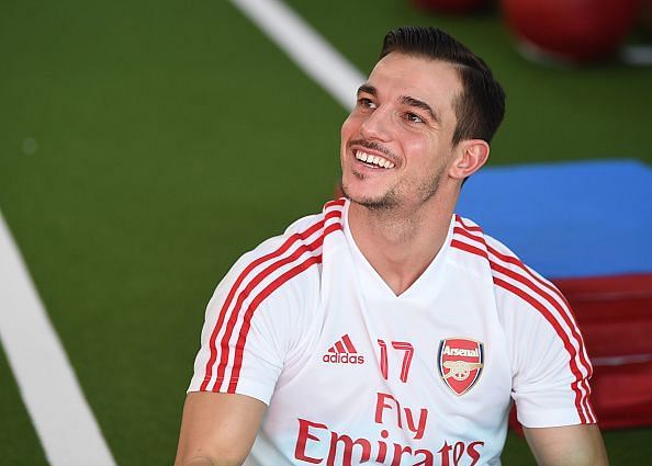 Arsenal have signed Cedric Soares from Southampton on loan until the end of the season.
