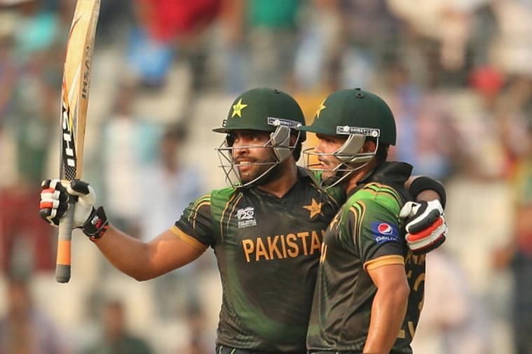 Umar Akmal and Kamran Akmal steer Pakistan to a big total.