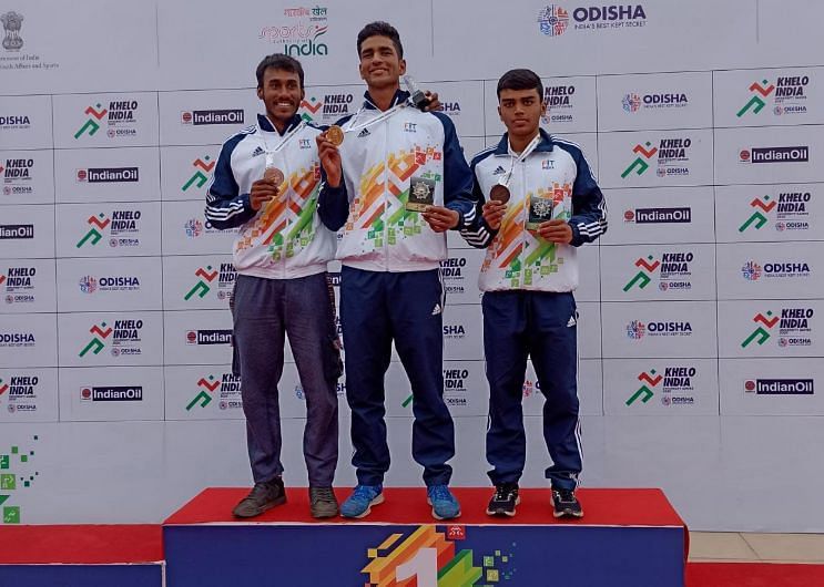 S iva Sridhar (centre), T. Sethumanickavel (left), and Prasad Kandul at the podium (Image credits - Odisha Sports/Twitter)