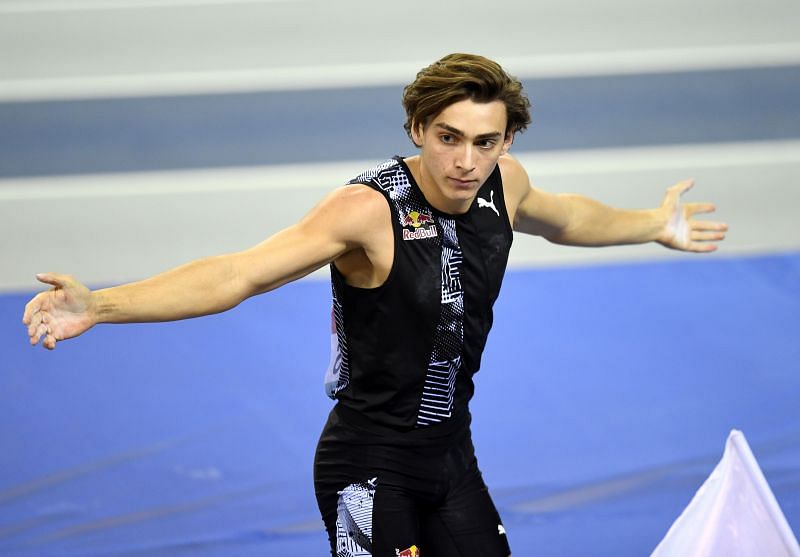 Swedish pole vault star Armand Duplantis almost breaks ...