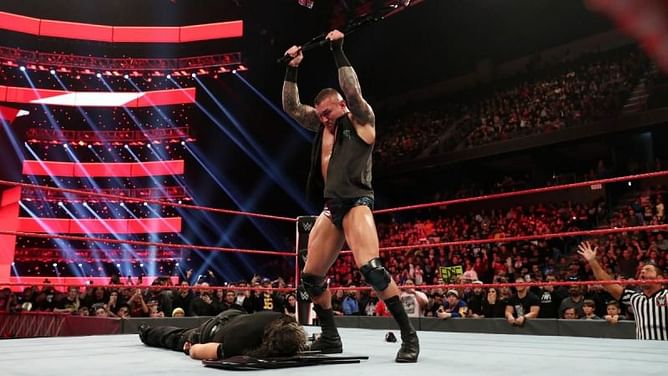 WWE Raw में कैमरा बंद होने के बाद क्या हुआ?