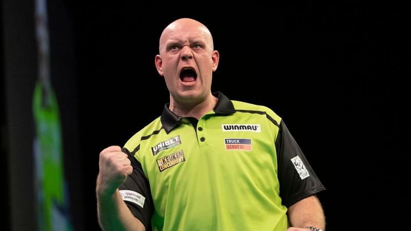 Michael van Gerwen seems to finally be getting used to his new darts.