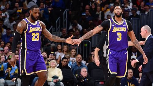 LeBron James and Anthony Davis help the Lakers improve to 7-0 on the road in their purple Statement unis