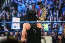 SmackDown में किंग कॉर्बिन को डॉग फूड से नहलाने के बाद रोमन रेंस की प्रतिक्रिया सामने आई