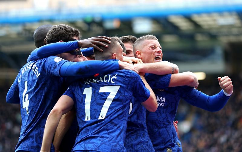 Chelsea players celebrate against Spurs