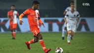 Mandar Rao Dessai playing against Delhi Dynamos last season (Photo: Indian Super League)