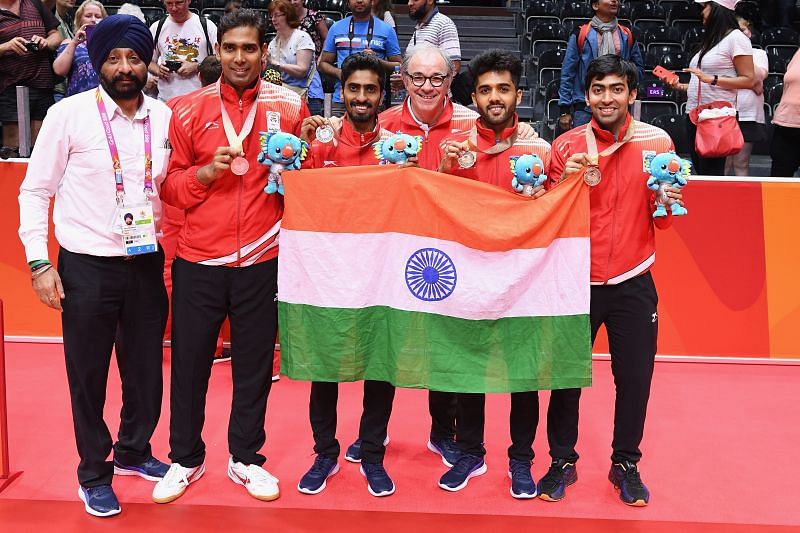 Harmeet Desai (R) with his 2018 Commonwealth games gold medal in team&#039;s event.