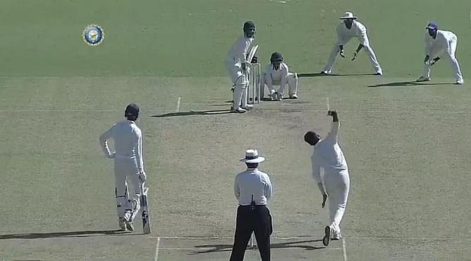 Commentator makes a controversial comment during Ranji Trophy match; says every Indian must know Hindi