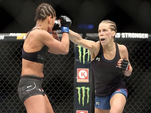 UFC 231 Chookagian v Eye