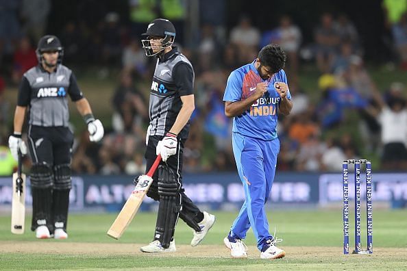 न्यूजीलैंड ने गलत समय पर अपने अहम विकेट गंवाए