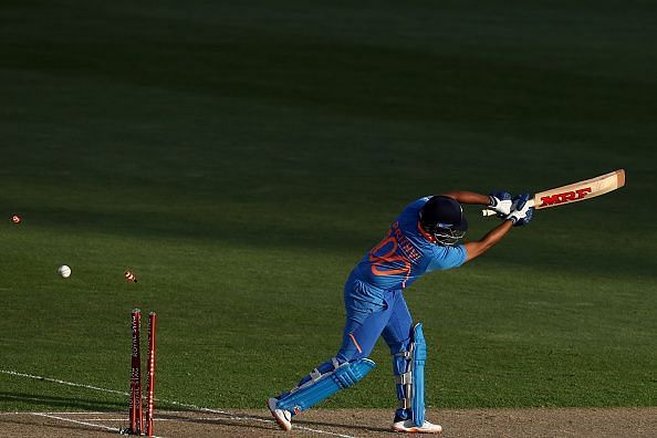 भारतीय बल्लेबाज सस्ते में अपना विकेट गंवाते गए