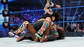 WWE सुपरस्टार नेओमी ने की SmackDown में वापसी, विमेंस चैंपियन बेली पर किया अटैक