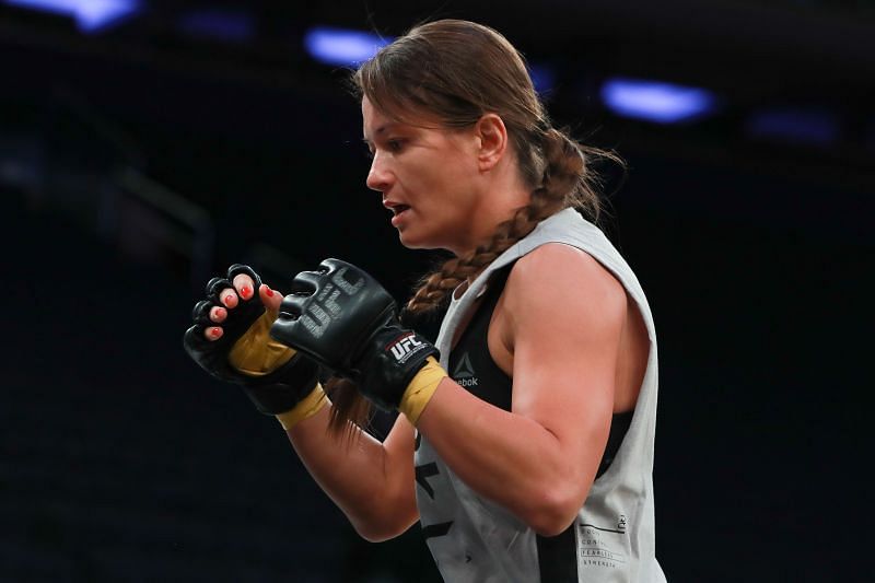 Karolina Kowalkiewicz's coach blasts ringside doctor for ...