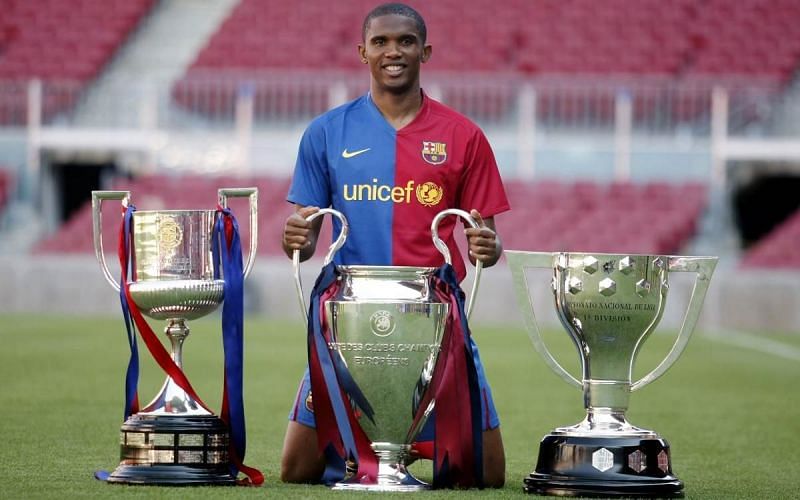 Samuel Eto&#039;s poses with the treble in 2009