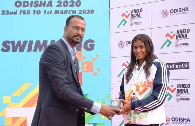 Bengaluru’s Riddhi subdues injuries to win swimming silver at KIUG