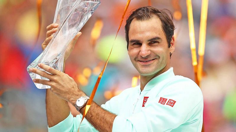 Federer hoists aloft his 2019 Miami Masters title.